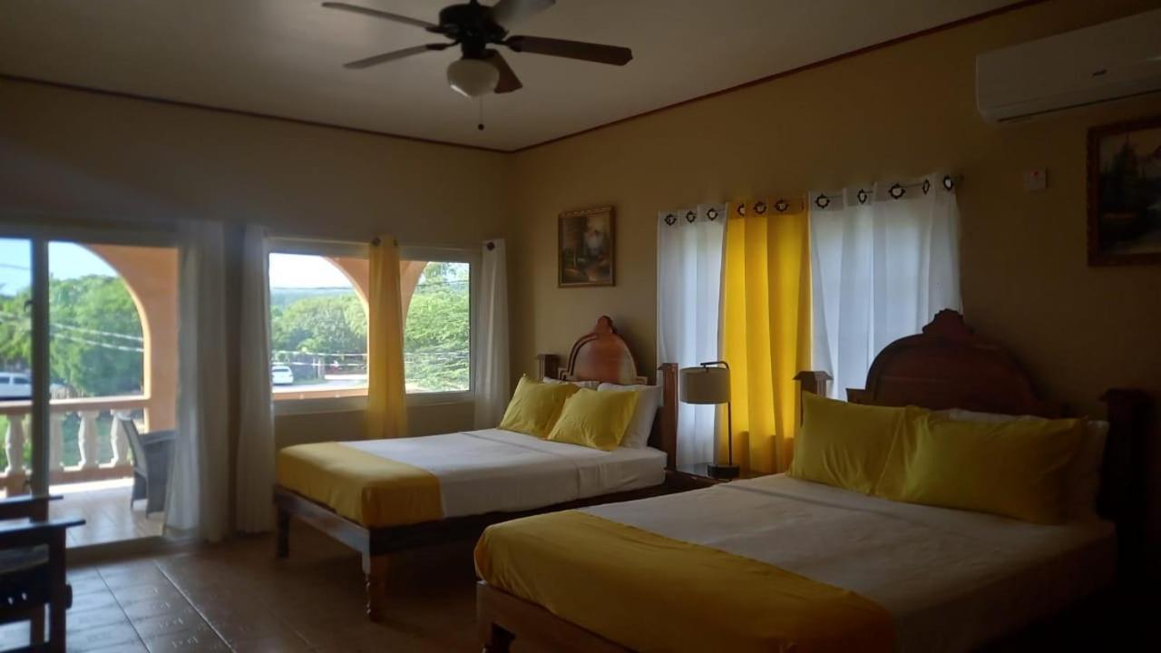 Brytan Villa Treasure Beach Esterno foto
