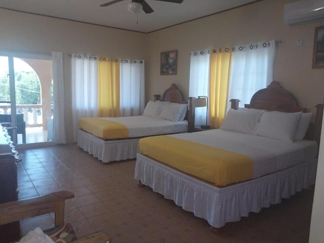 Brytan Villa Treasure Beach Esterno foto